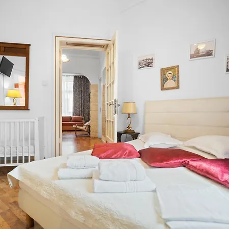 Golden Residences - & Penthouse In Old Town Apartament Bukareszt