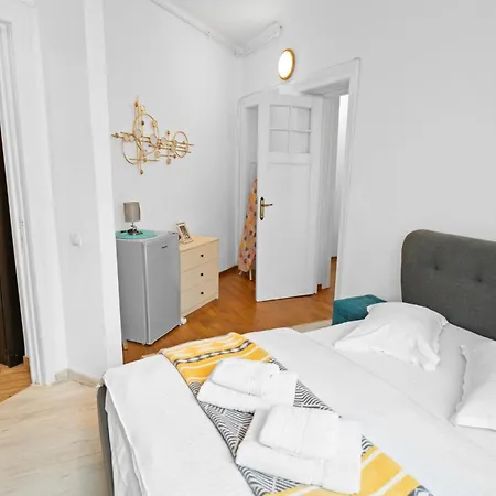Golden Residences- Private Building With 2 Individual Apartments In Old Town * 布加勒斯特