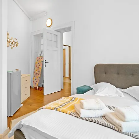 Golden Residences - & Penthouse In Old Town Apartment Bukarest