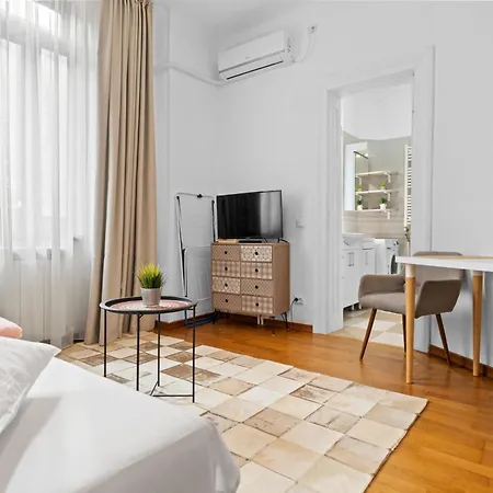 Golden Residences - & Penthouse In Old Town דירה