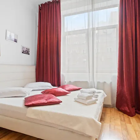 Golden Residences- Private Building With 2 Individual In Old Town بوخارست